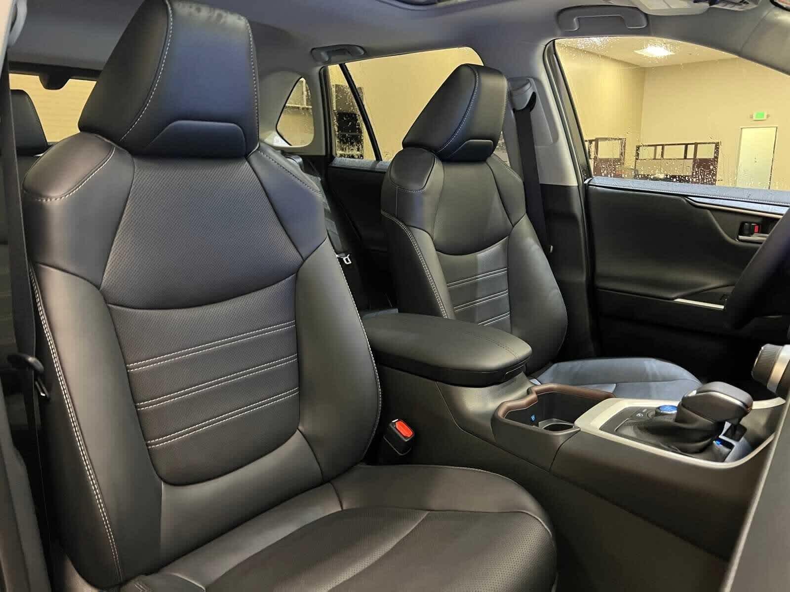 Thumbnail: 2025 Toyota RAV4 - 14