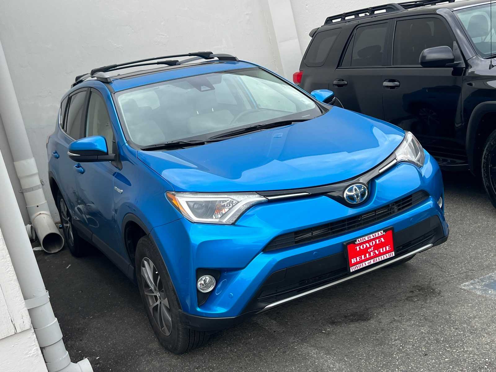 Thumbnail: 2017 Toyota RAV4 - 3