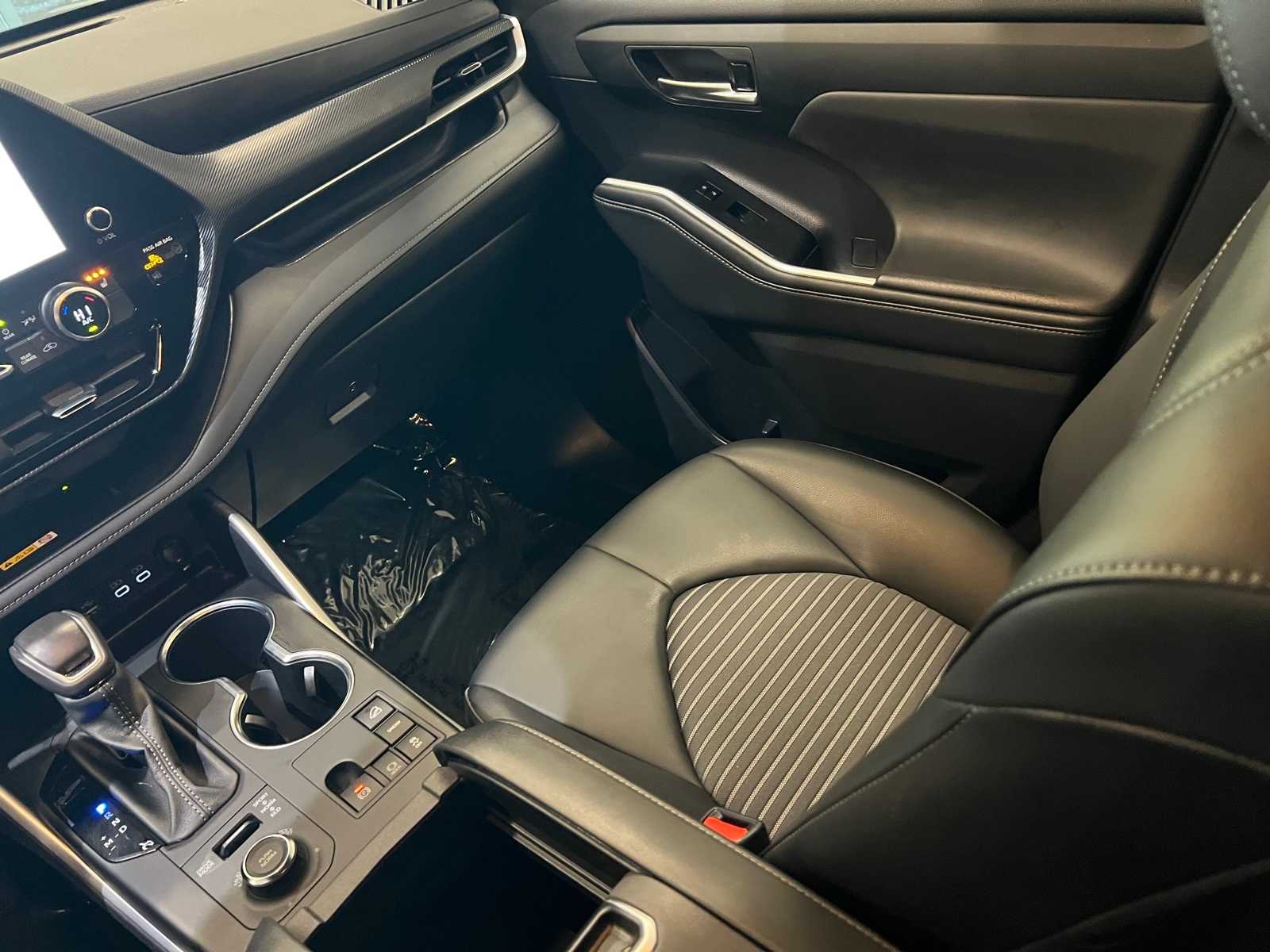 Thumbnail: 2024 Toyota Highlander - 11