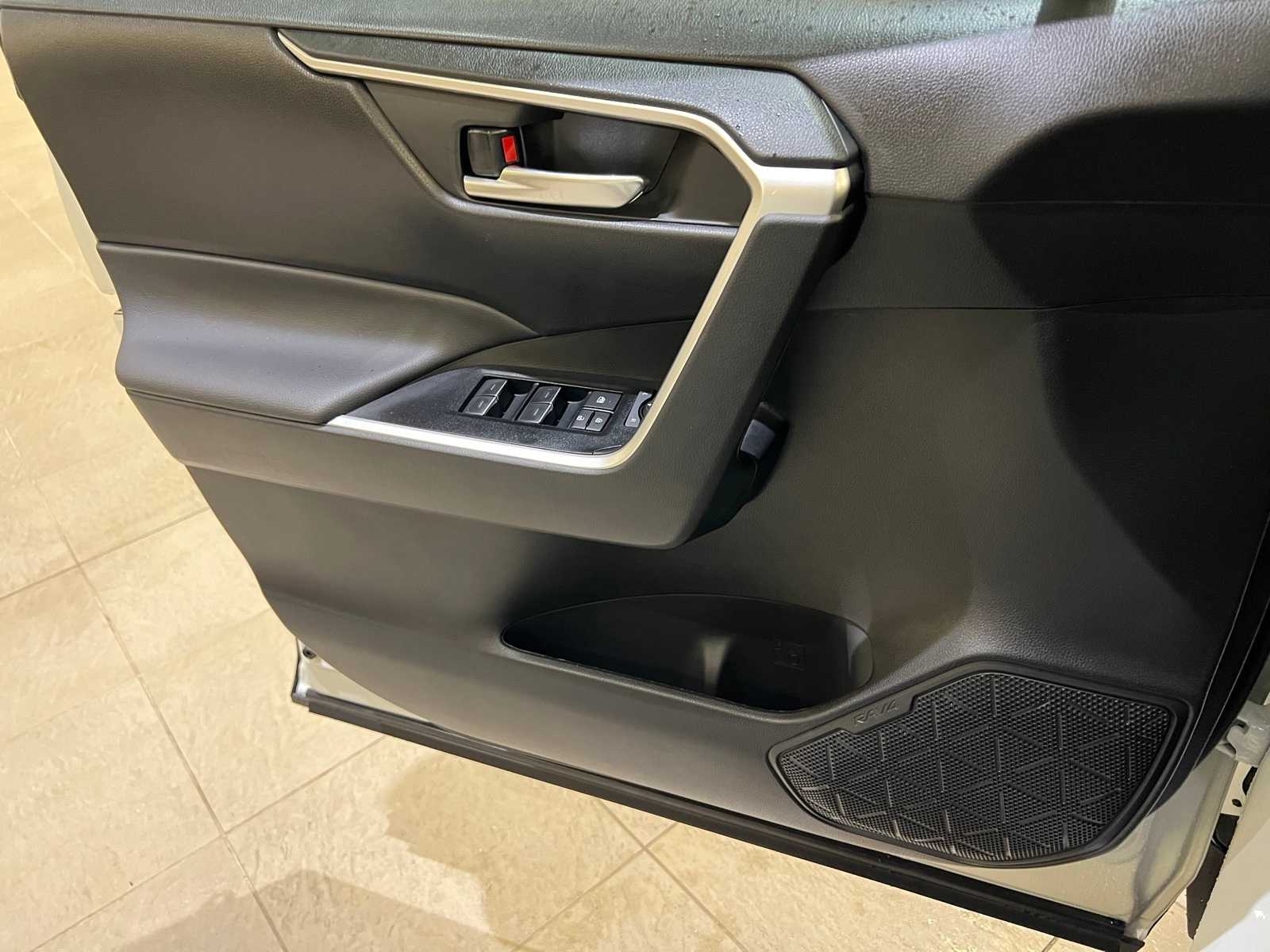 Thumbnail: 2025 Toyota RAV4 - 18