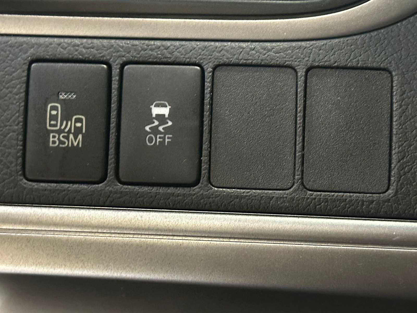 Thumbnail: 2013 Toyota Camry - 17