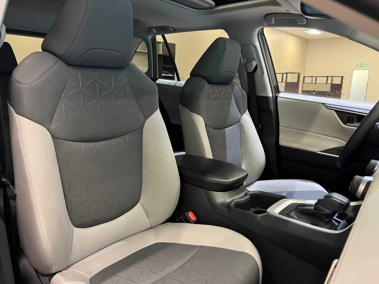 Thumbnail: 2025 Toyota RAV4 - 14