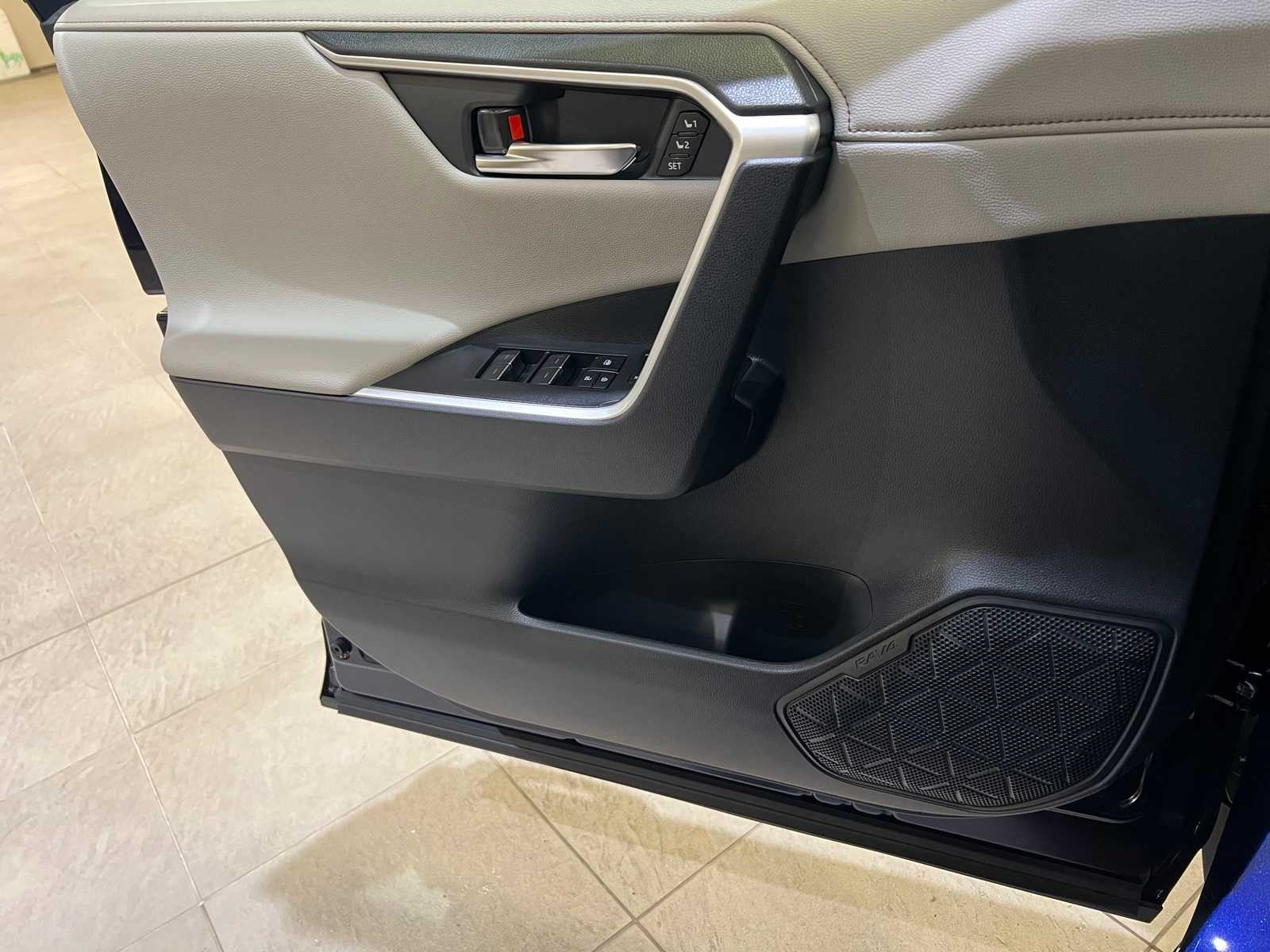 Thumbnail: 2025 Toyota RAV4 - 18