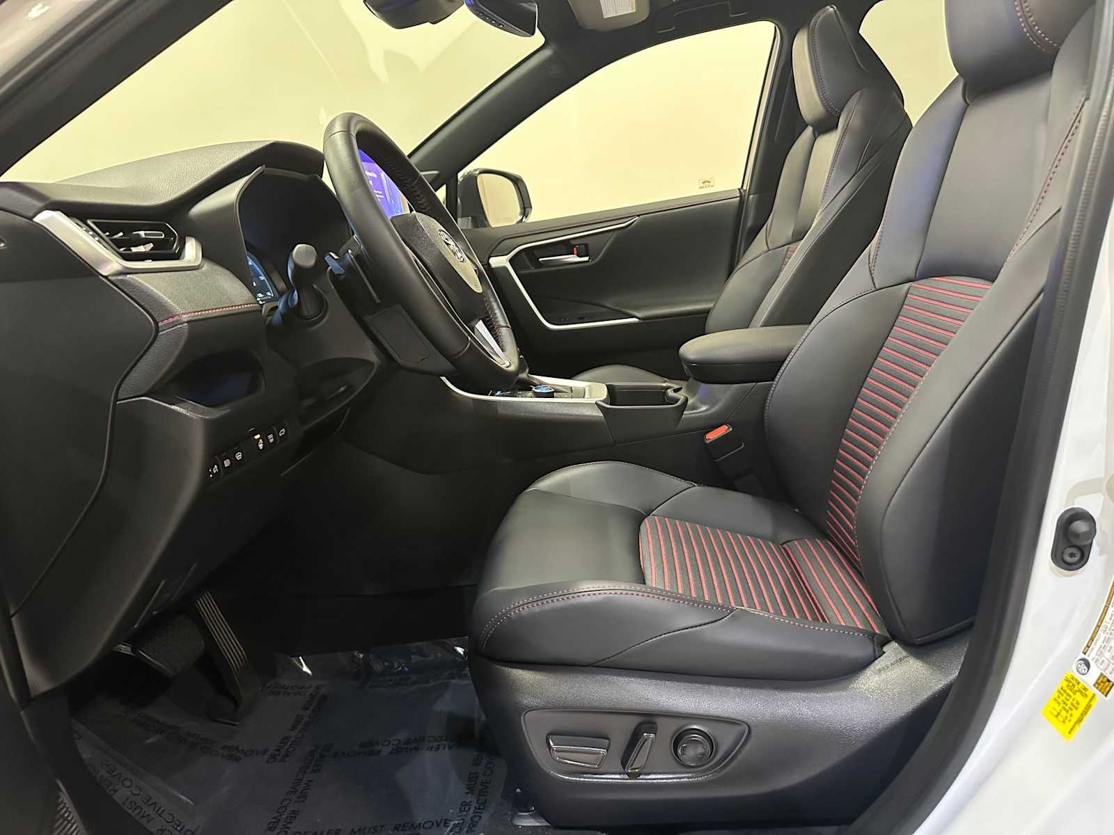 Thumbnail: 2025 Toyota RAV4 - 22