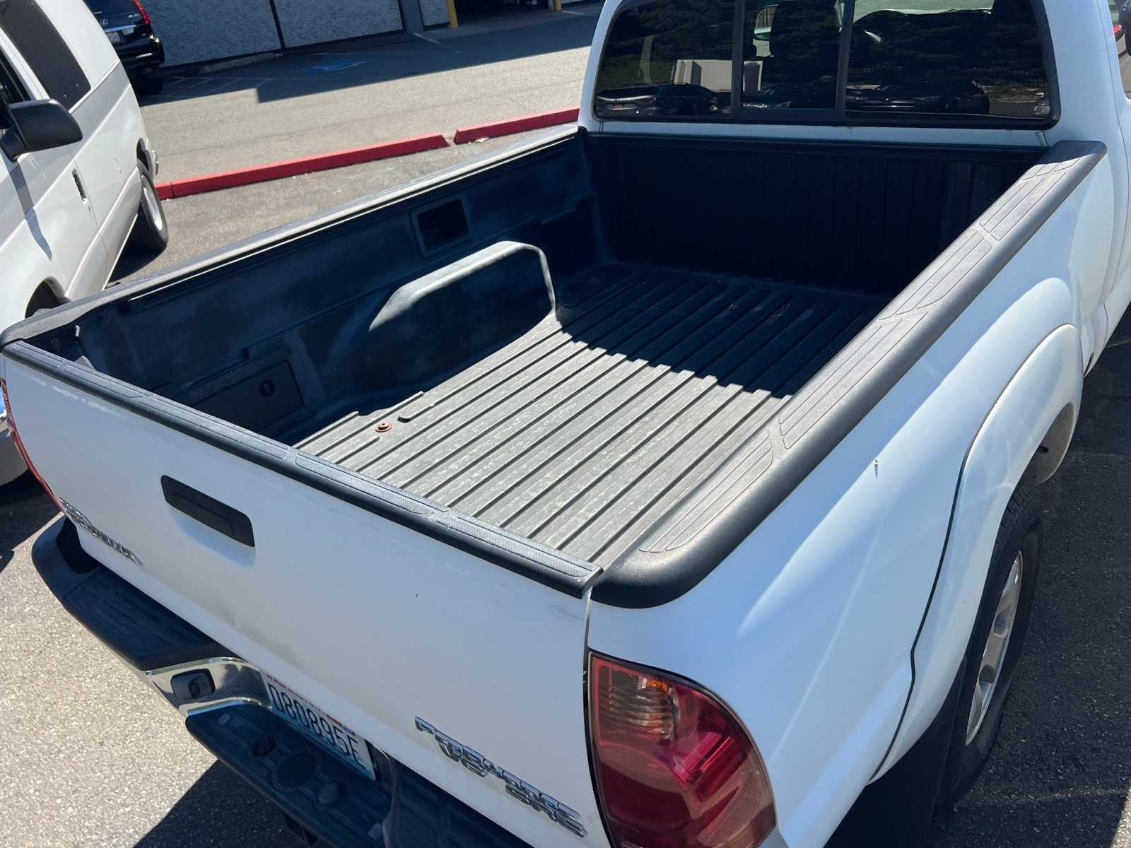 Thumbnail: 2006 Toyota Tacoma - 10