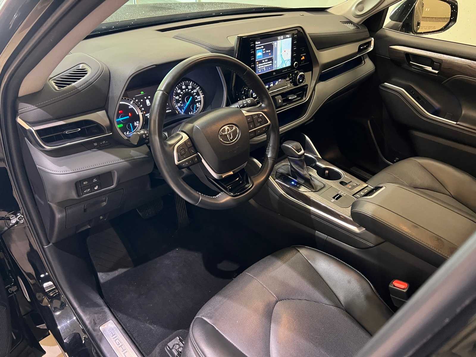 Thumbnail: 2022 Toyota Highlander - 2