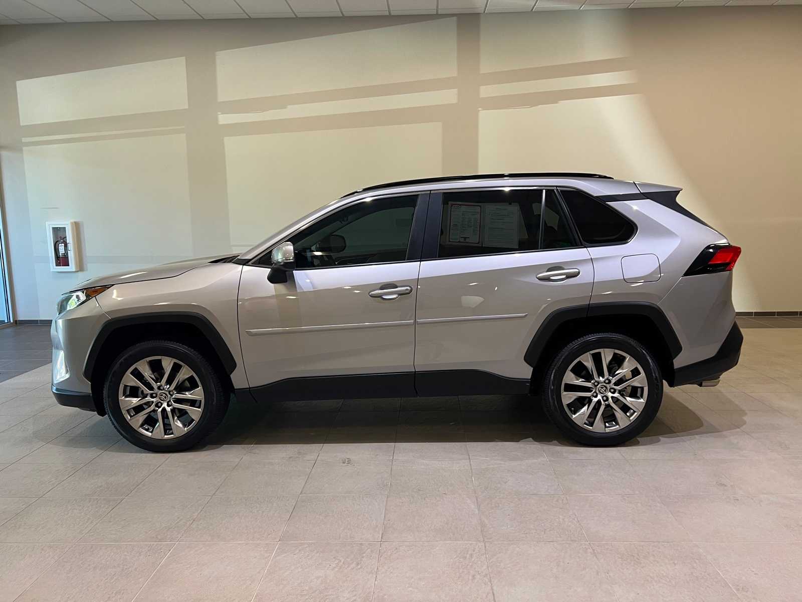 Thumbnail: 2021 Toyota RAV4 - 3