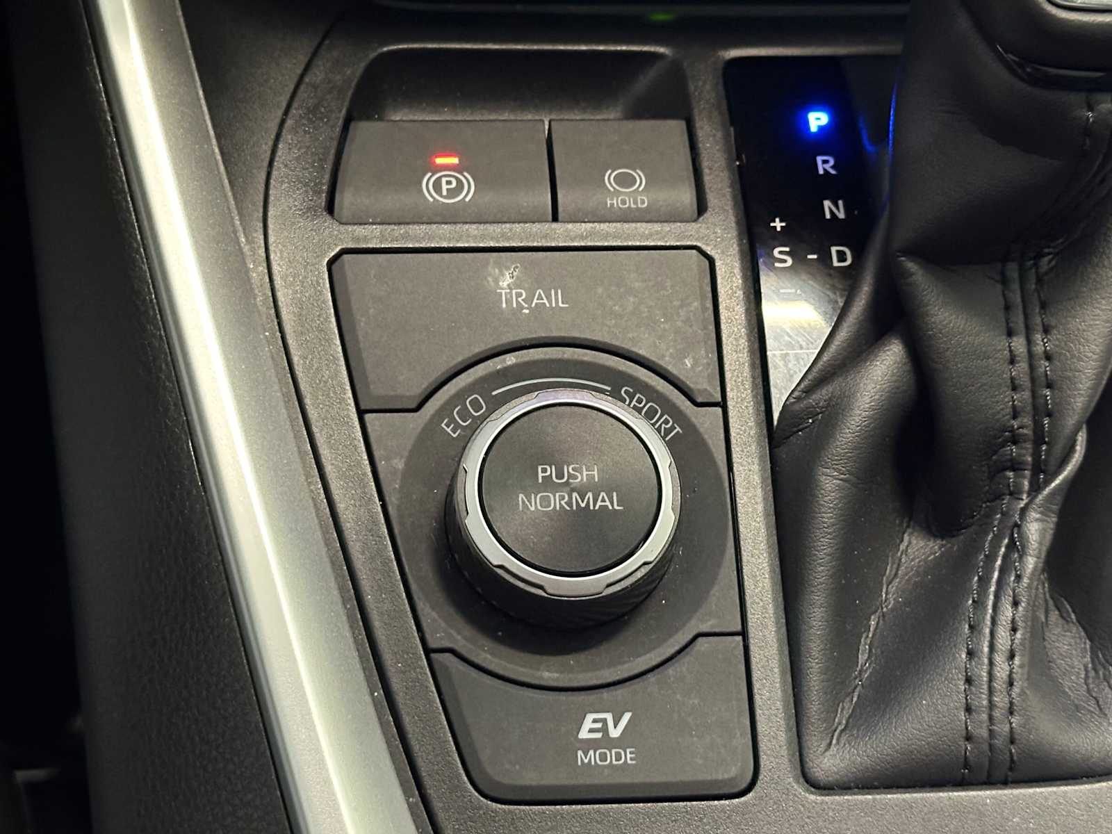 Thumbnail: 2025 Toyota RAV4 - 16