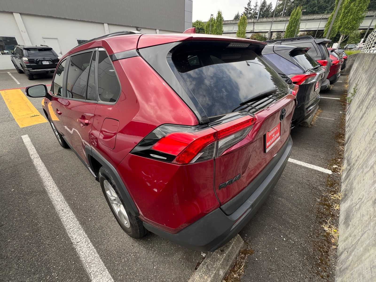 Thumbnail: 2021 Toyota RAV4 - 8
