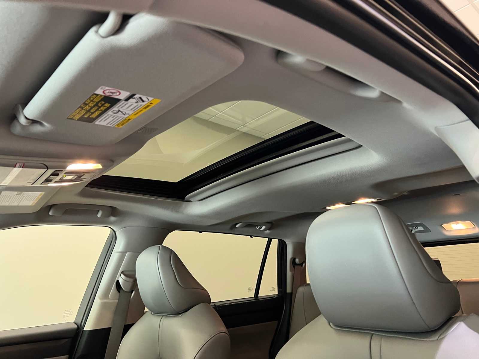 Thumbnail: 2022 Toyota Highlander - 17