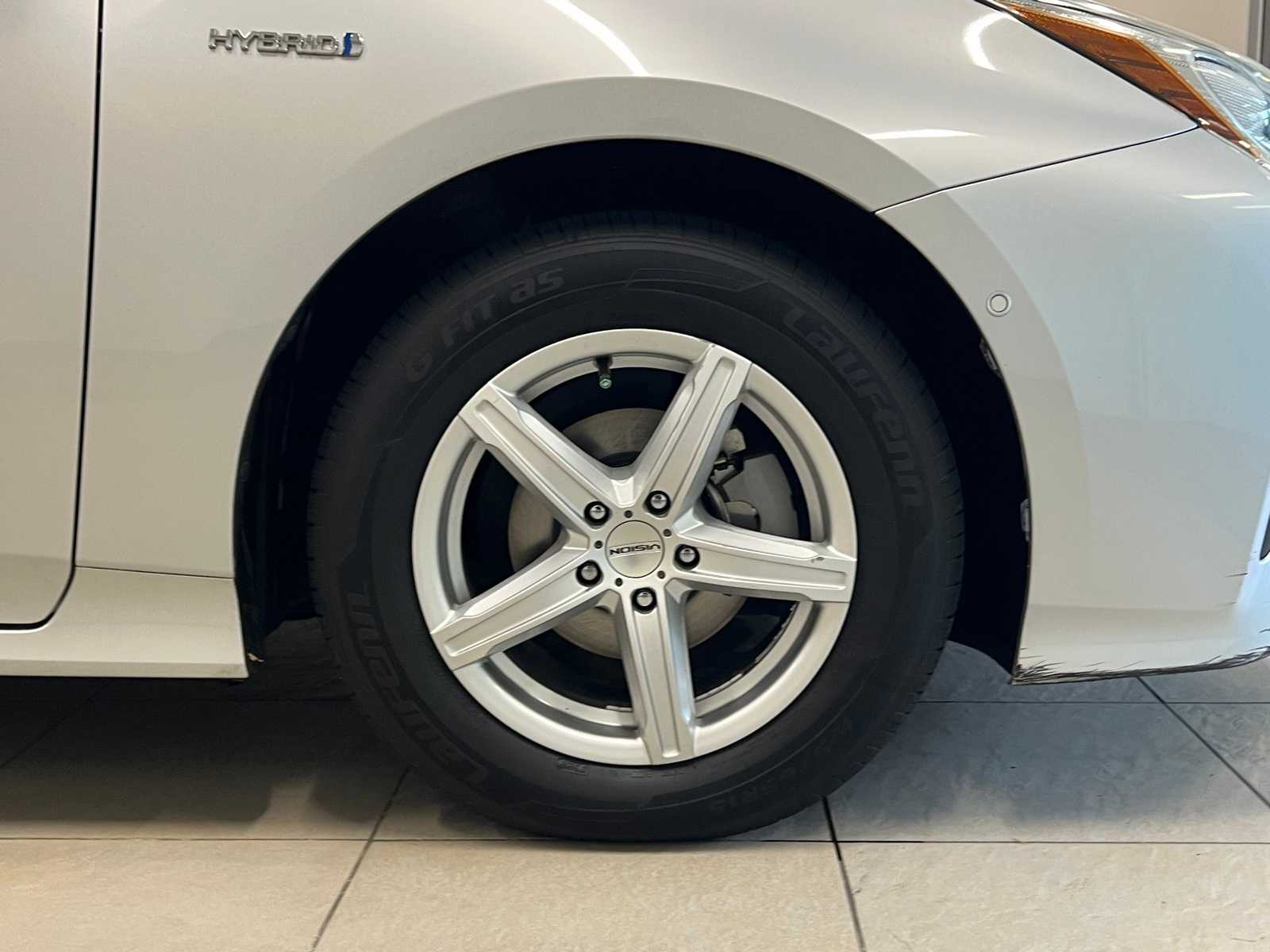 Thumbnail: 2017 Toyota Prius - 7