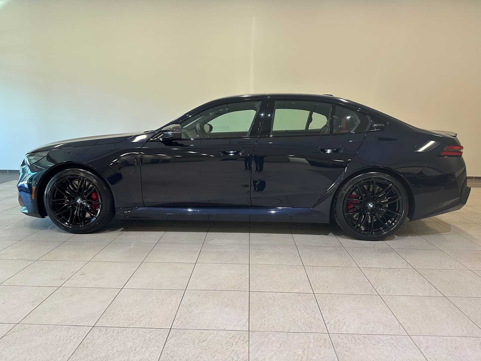 Thumbnail: 2025 BMW M5 - 3