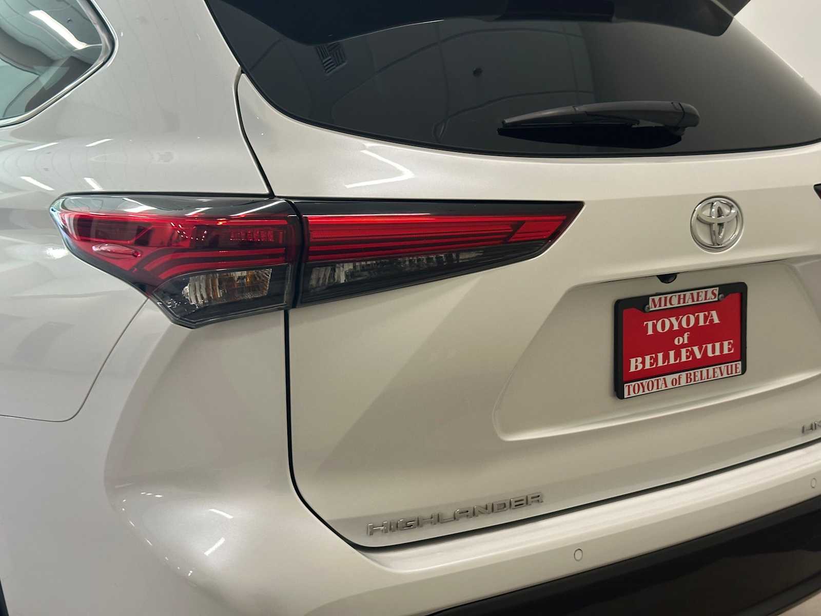 Thumbnail: 2023 Toyota Highlander - 7