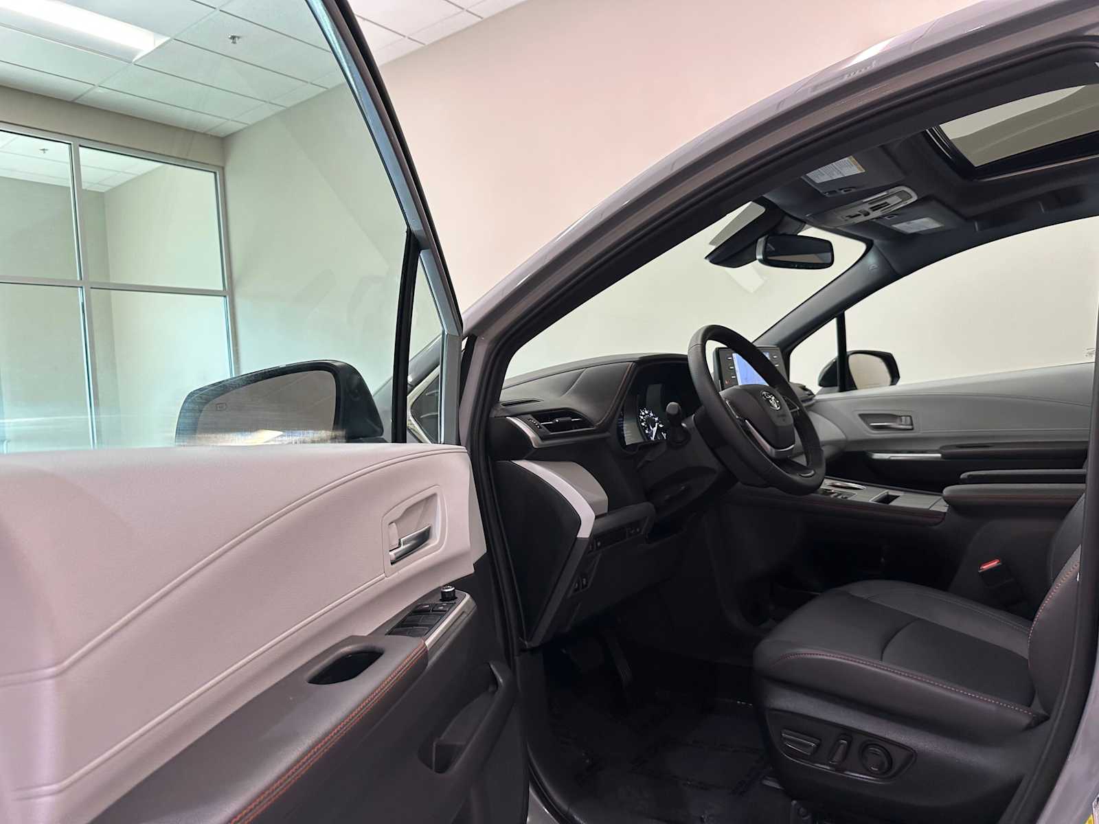 Thumbnail: 2024 Toyota Sienna - 23