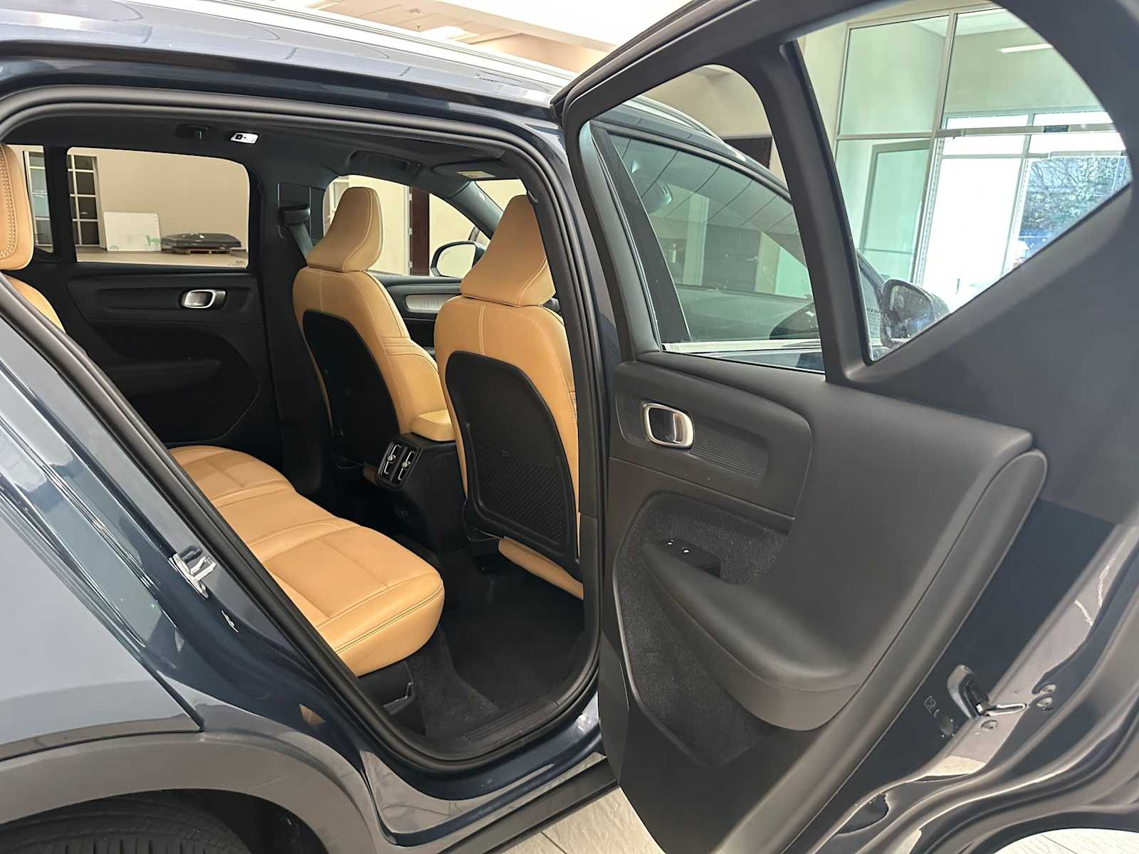 Thumbnail: 2020 Volvo XC40 - 27