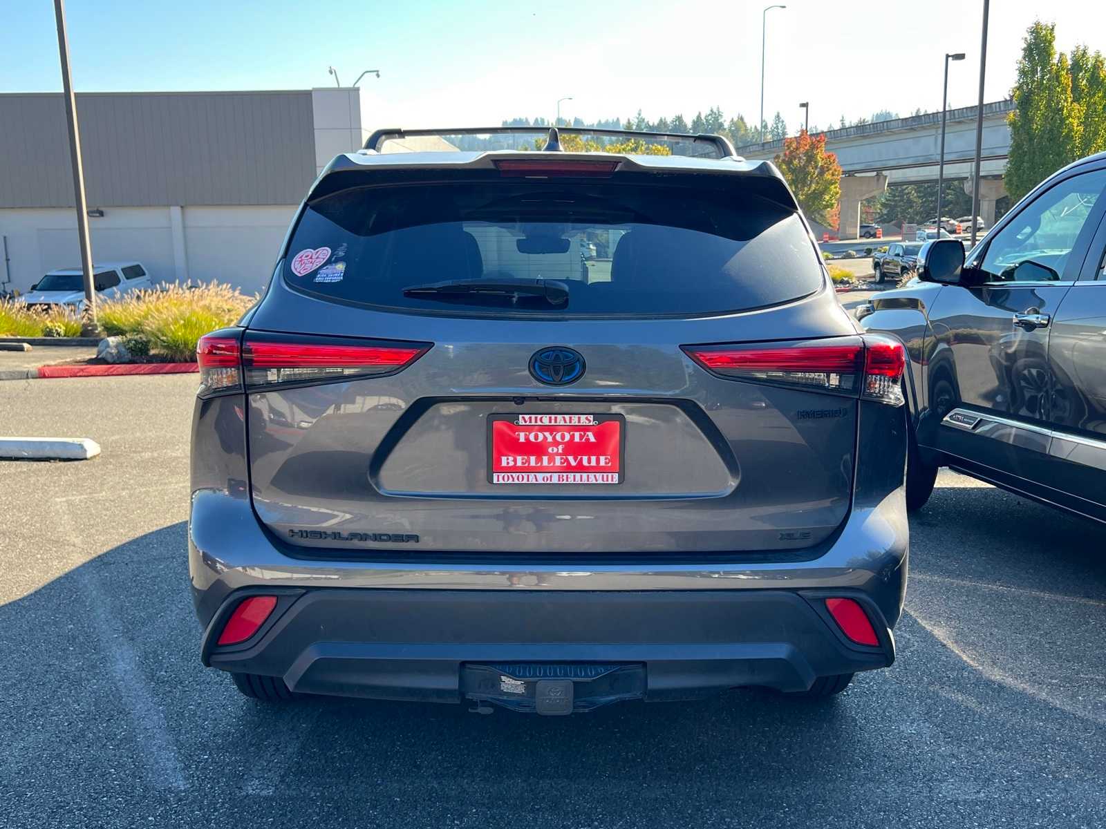 Thumbnail: 2022 Toyota Highlander - 8