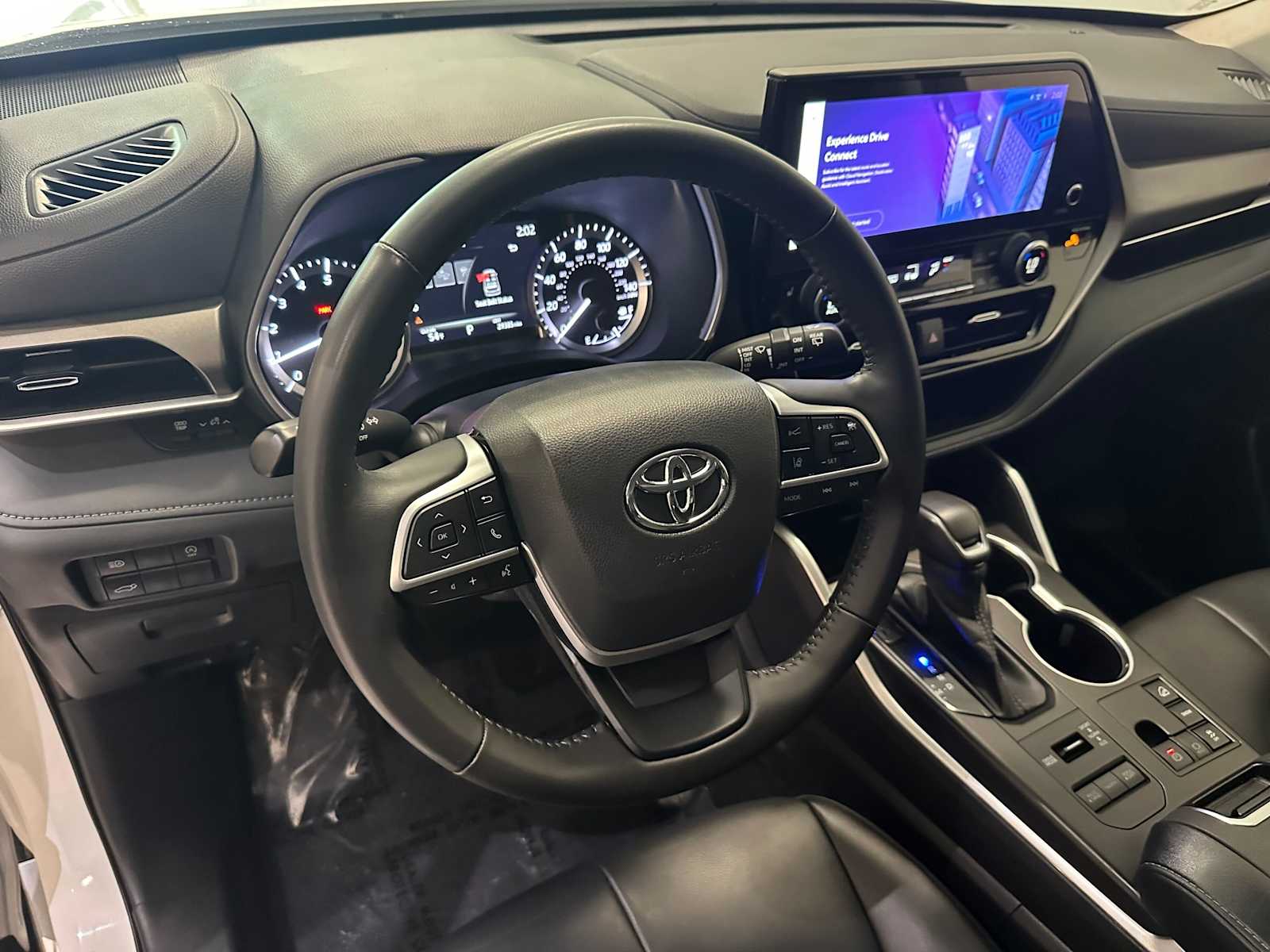 Thumbnail: 2023 Toyota Highlander - 3