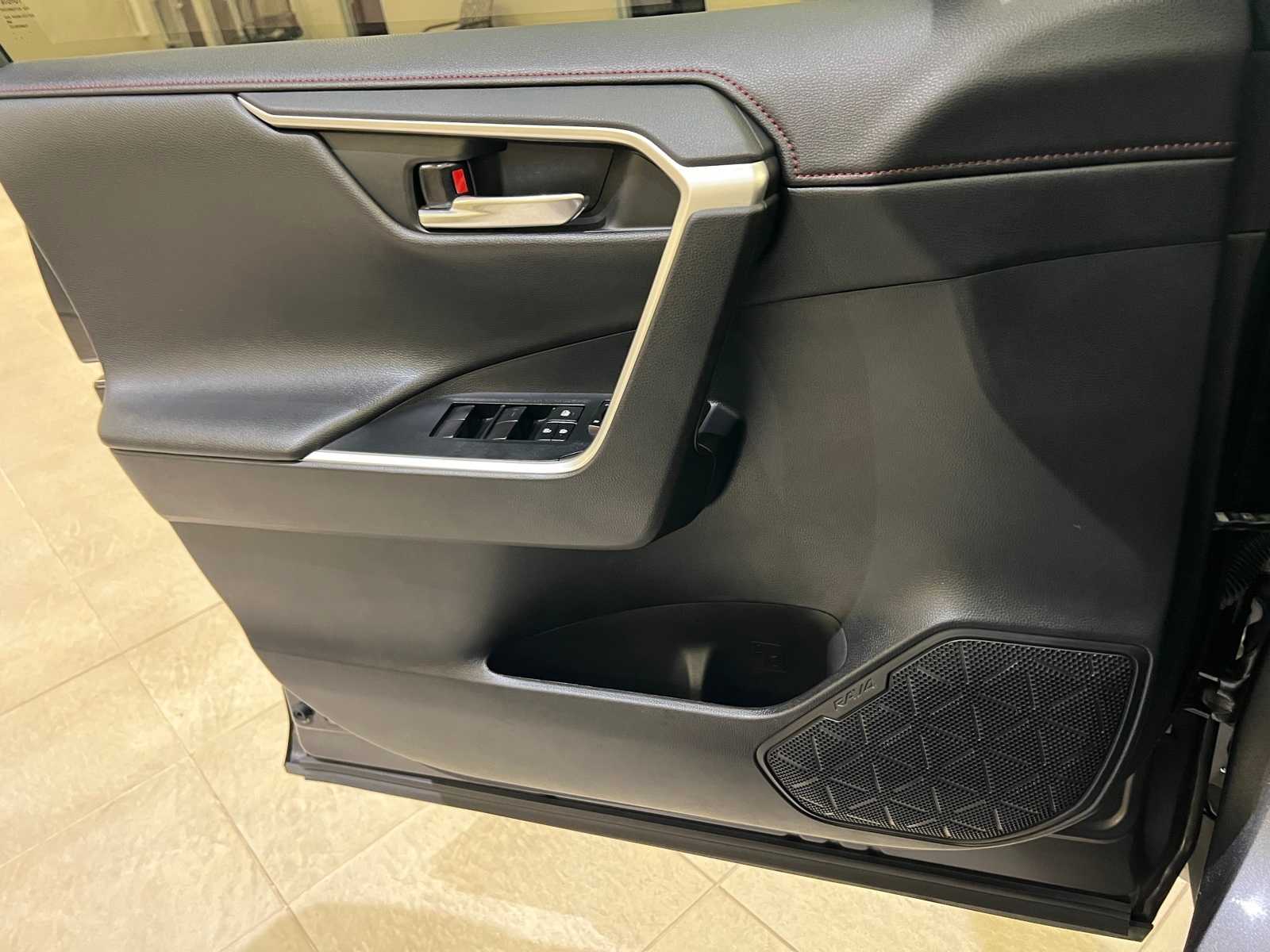 Thumbnail: 2020 Toyota RAV4 - 18