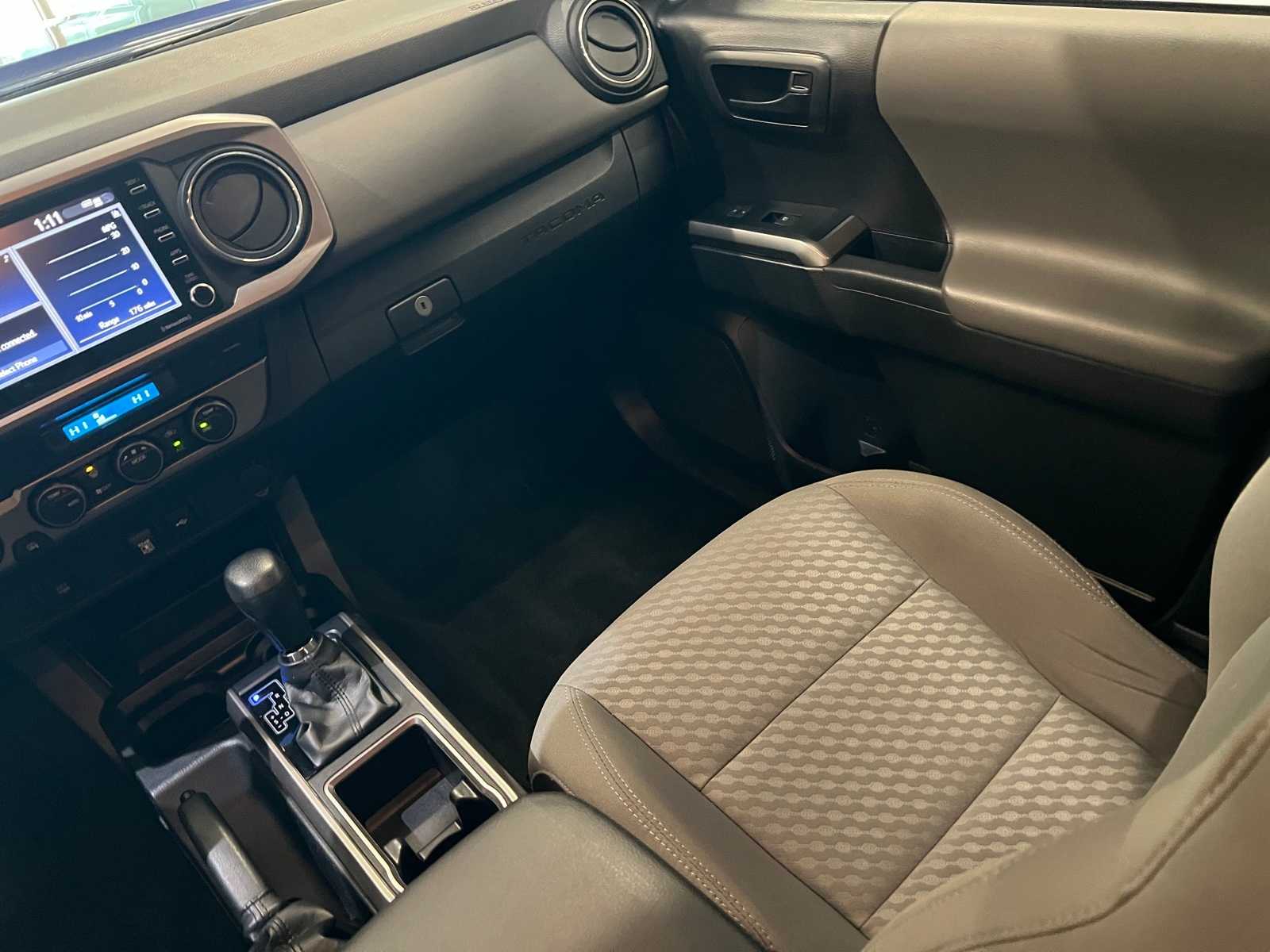 Thumbnail: 2022 Toyota Tacoma - 11