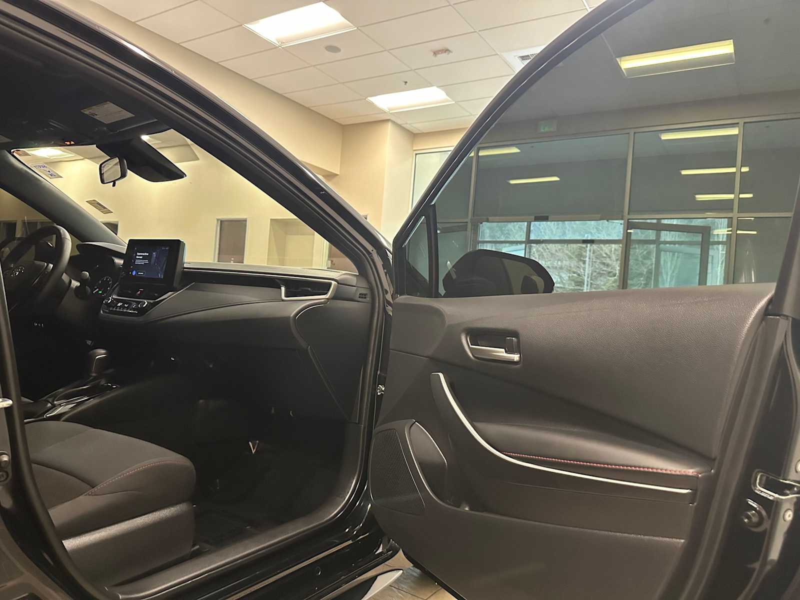 Thumbnail: 2025 Toyota Corolla - 27