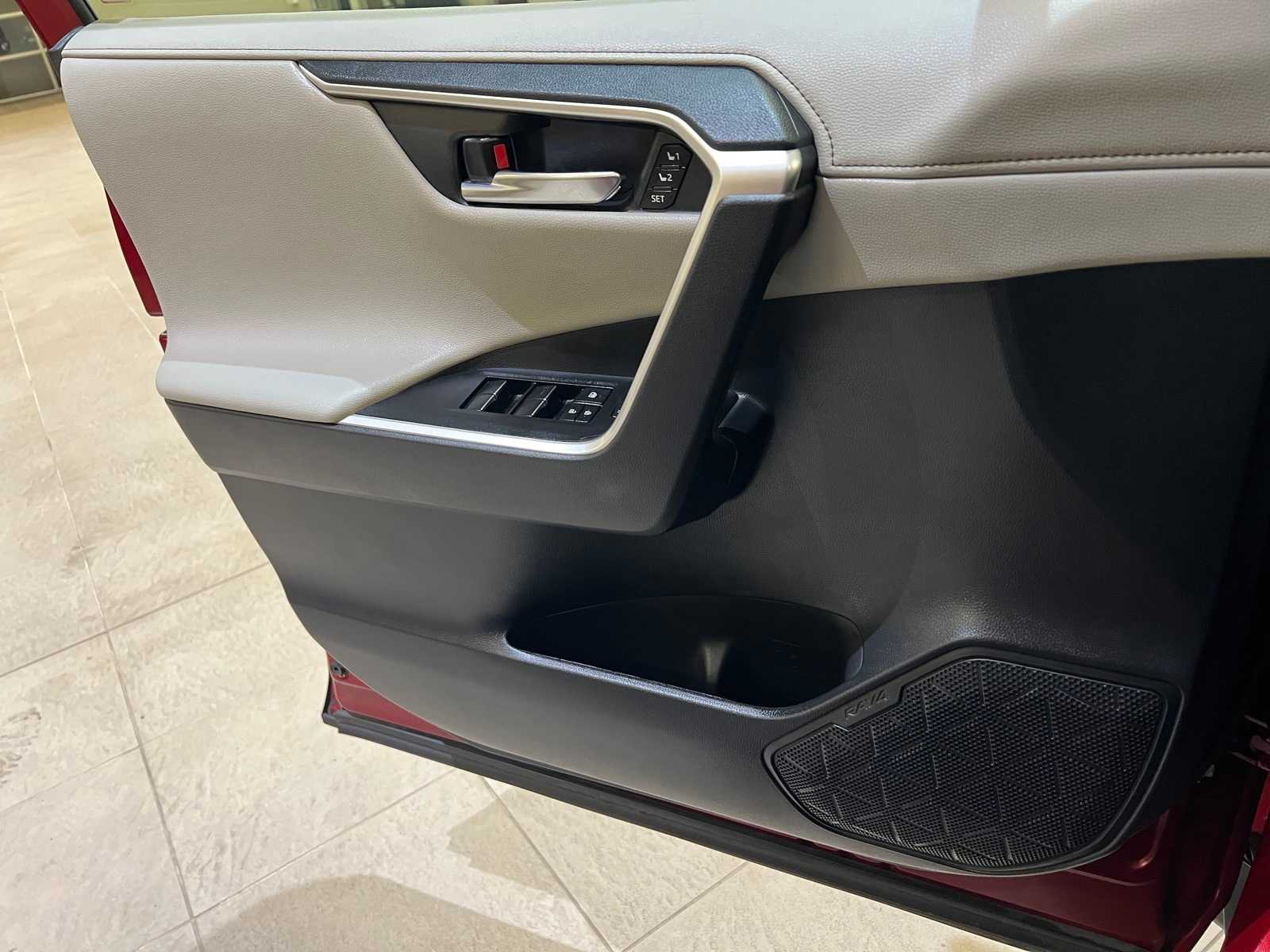 Thumbnail: 2020 Toyota RAV4 - 18