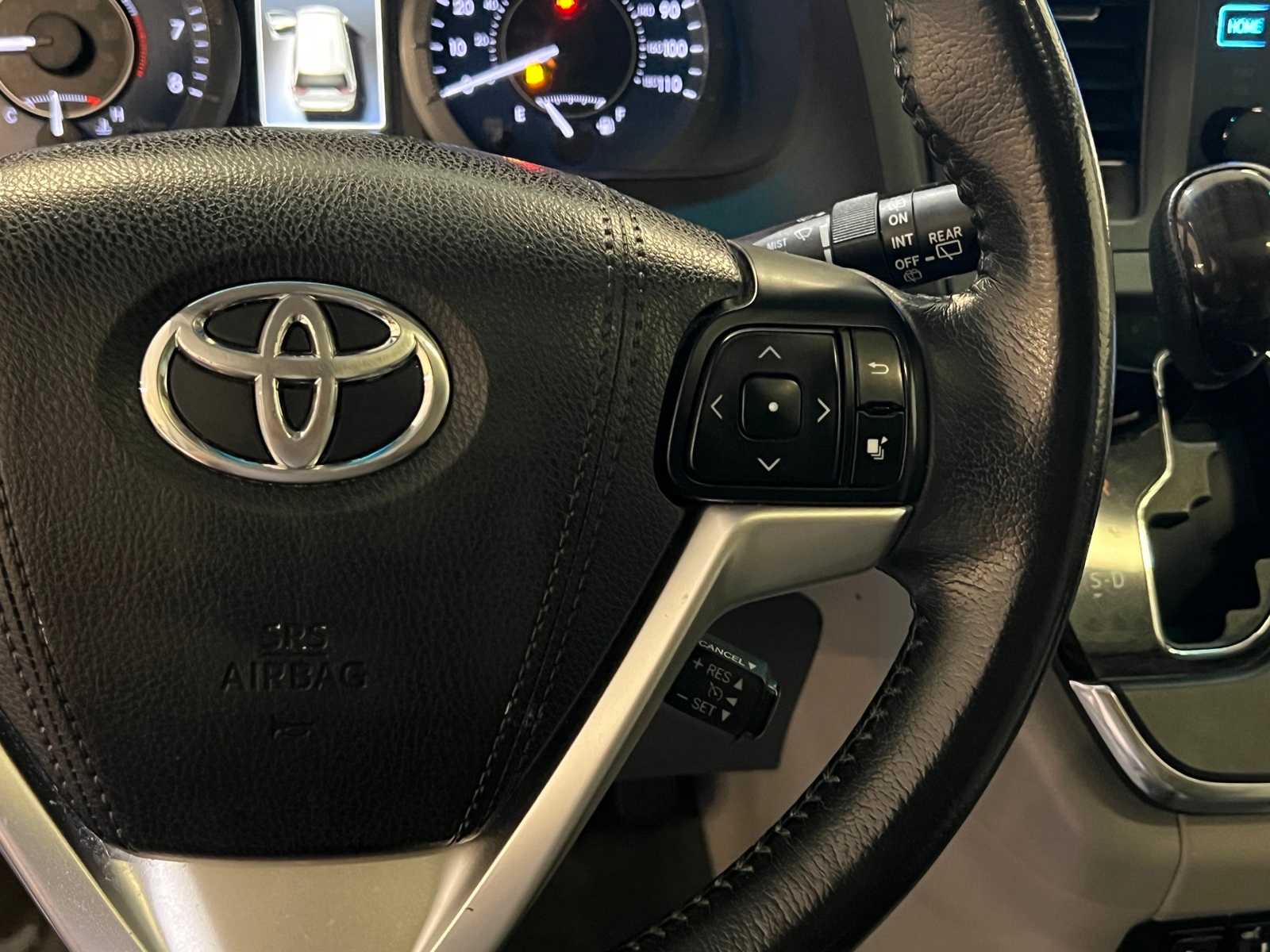 Thumbnail: 2015 Toyota Sienna - 21