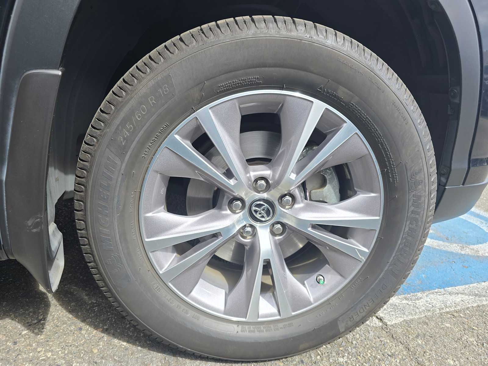 Thumbnail: 2016 Toyota Highlander - 4