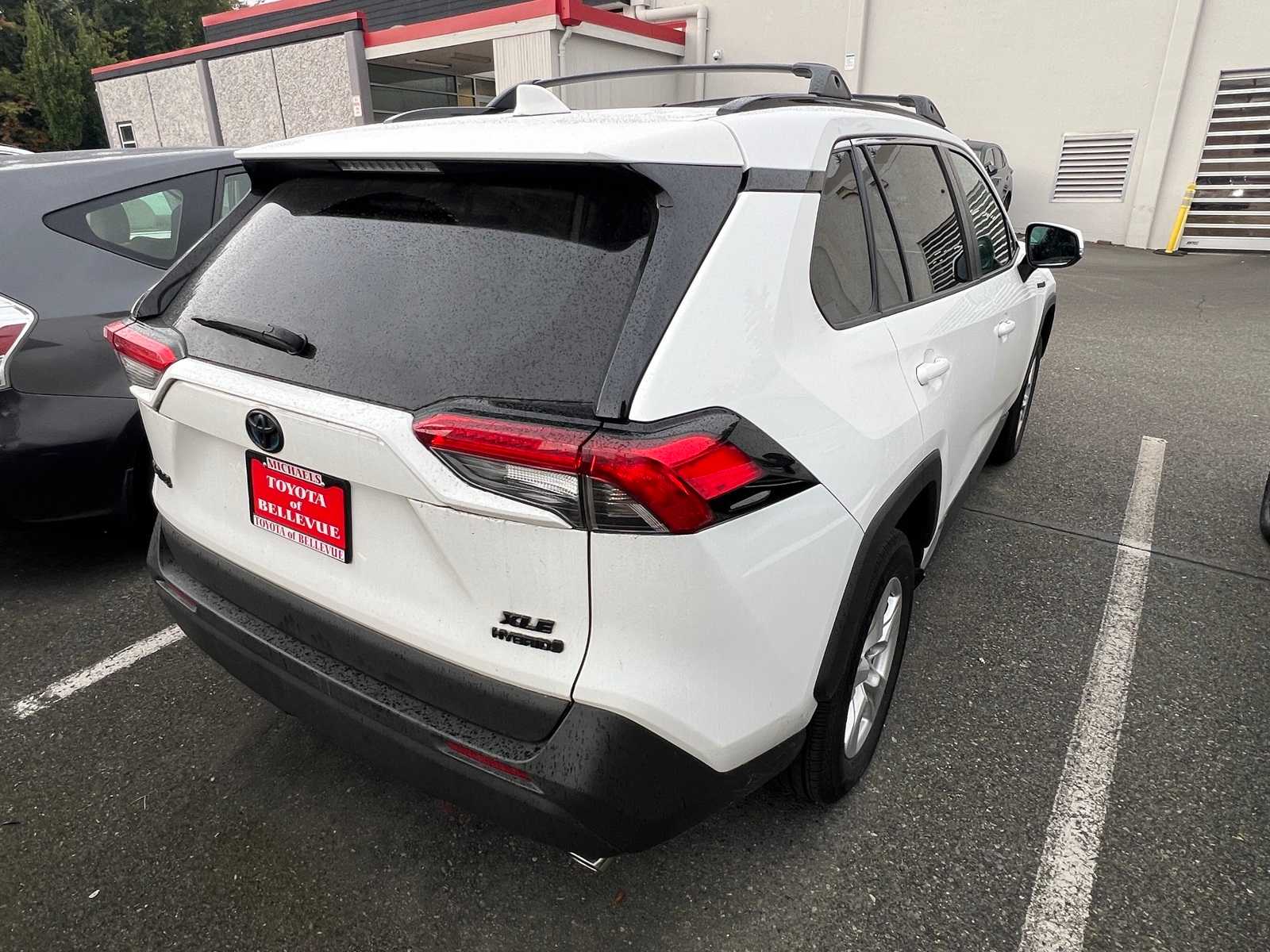 Thumbnail: 2021 Toyota RAV4 - 7
