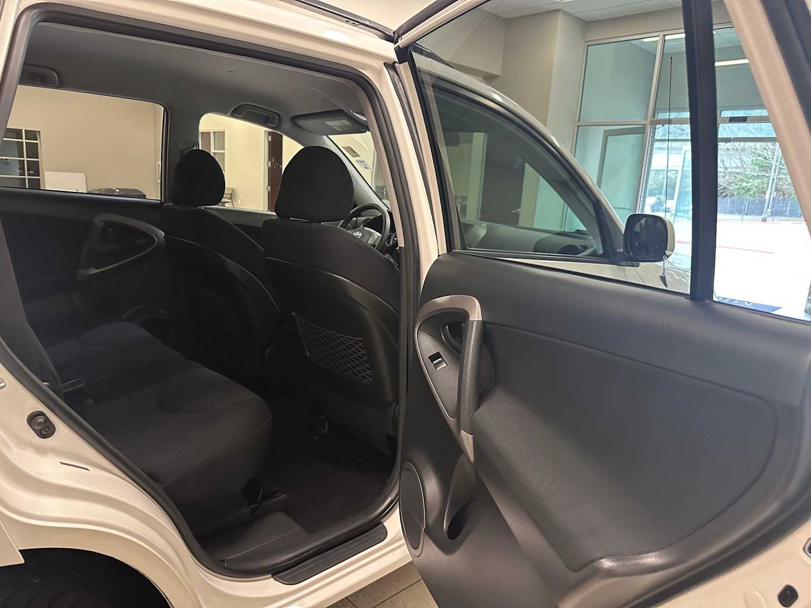 Thumbnail: 2006 Toyota RAV4 - 24