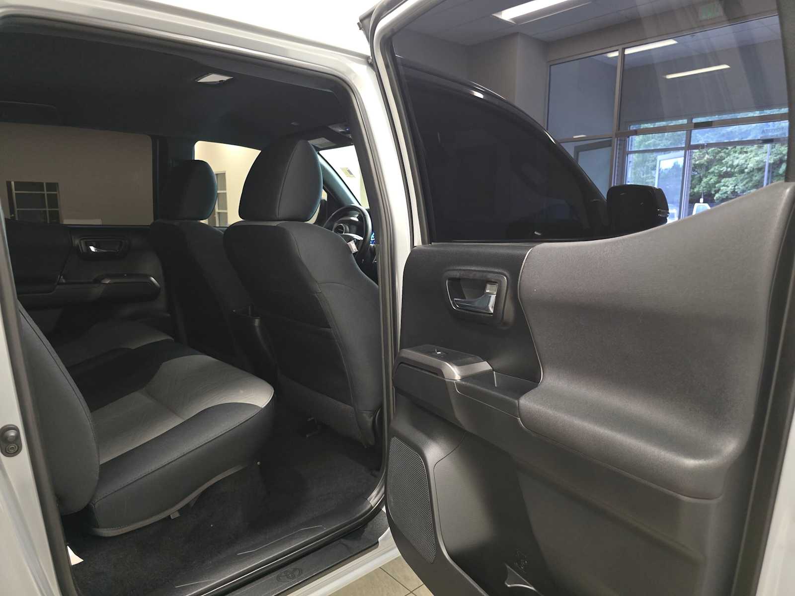 Thumbnail: 2021 Toyota Tacoma - 25