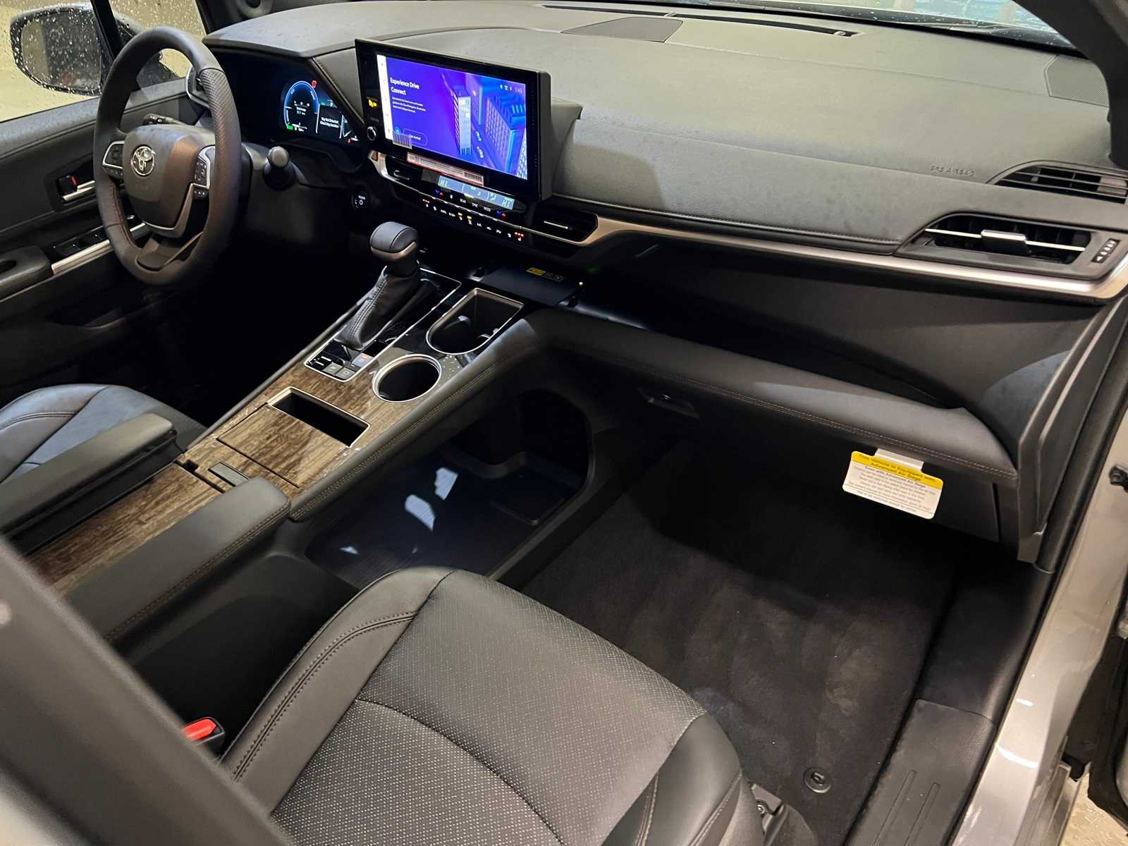 Thumbnail: 2025 Toyota Sienna - 15