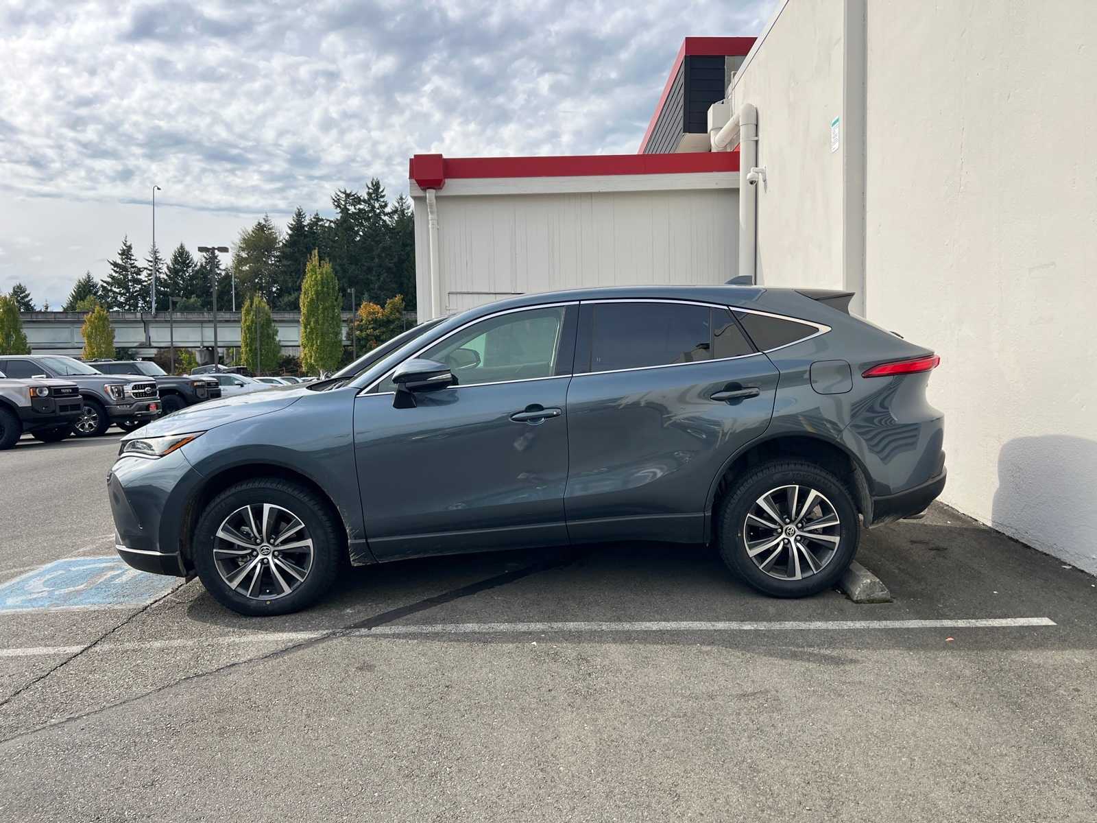 Thumbnail: 2022 Toyota Venza - 6