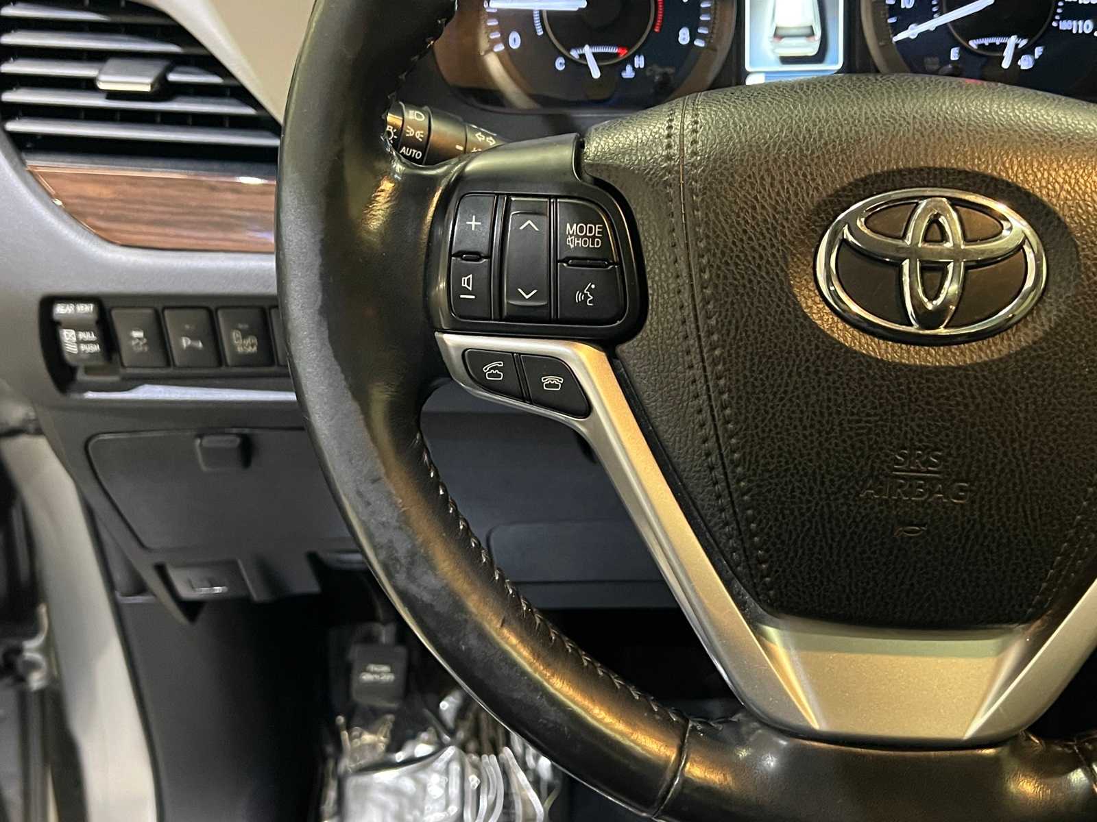 Thumbnail: 2017 Toyota Sienna - 22