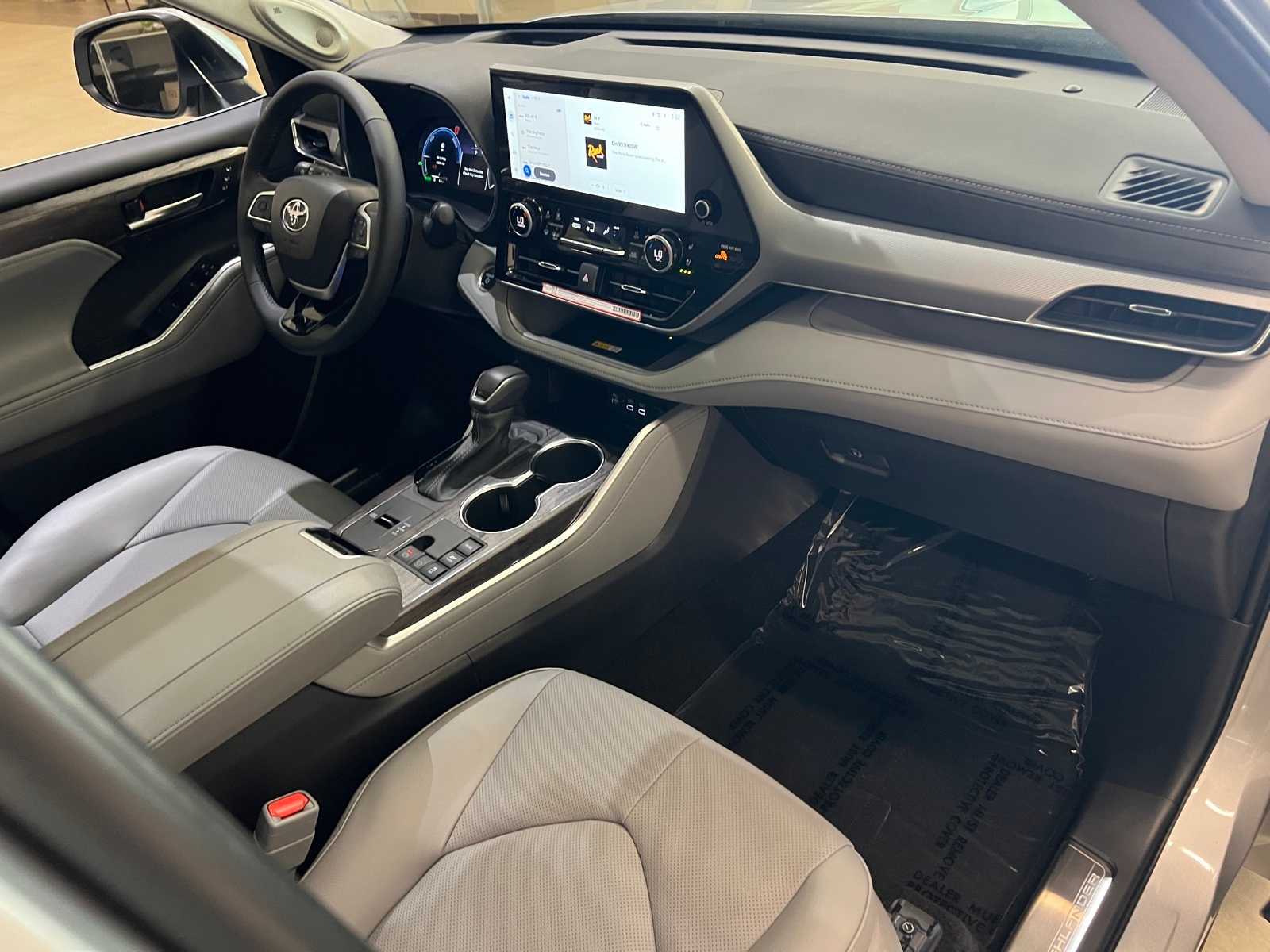 Thumbnail: 2025 Toyota Highlander - 15
