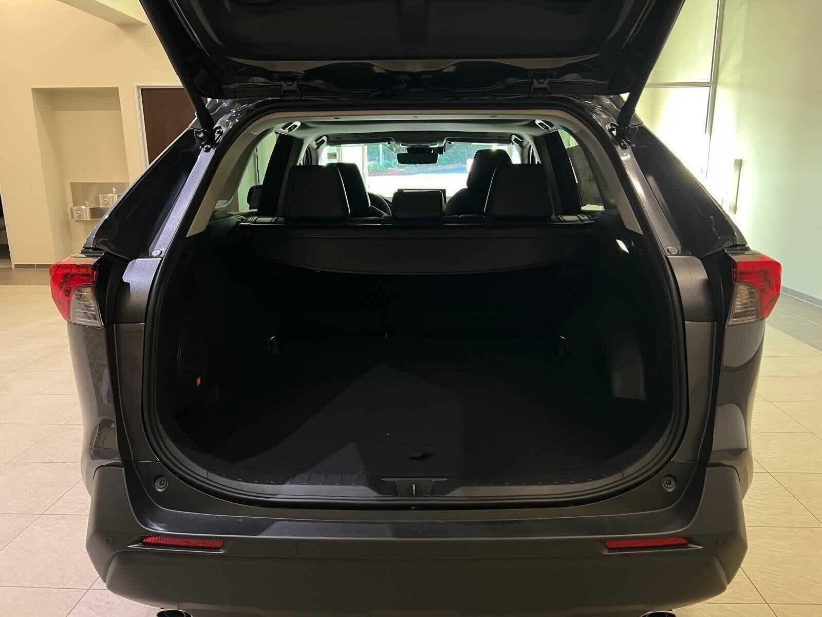 Thumbnail: 2025 Toyota RAV4 - 31