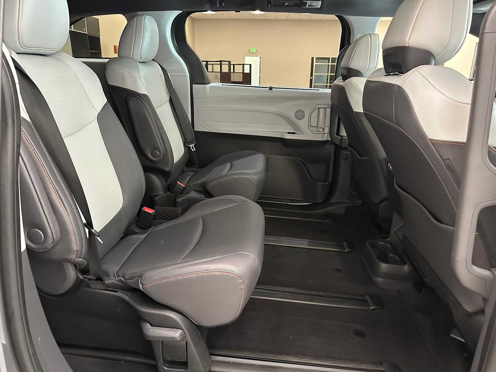 Thumbnail: 2024 Toyota Sienna - 26