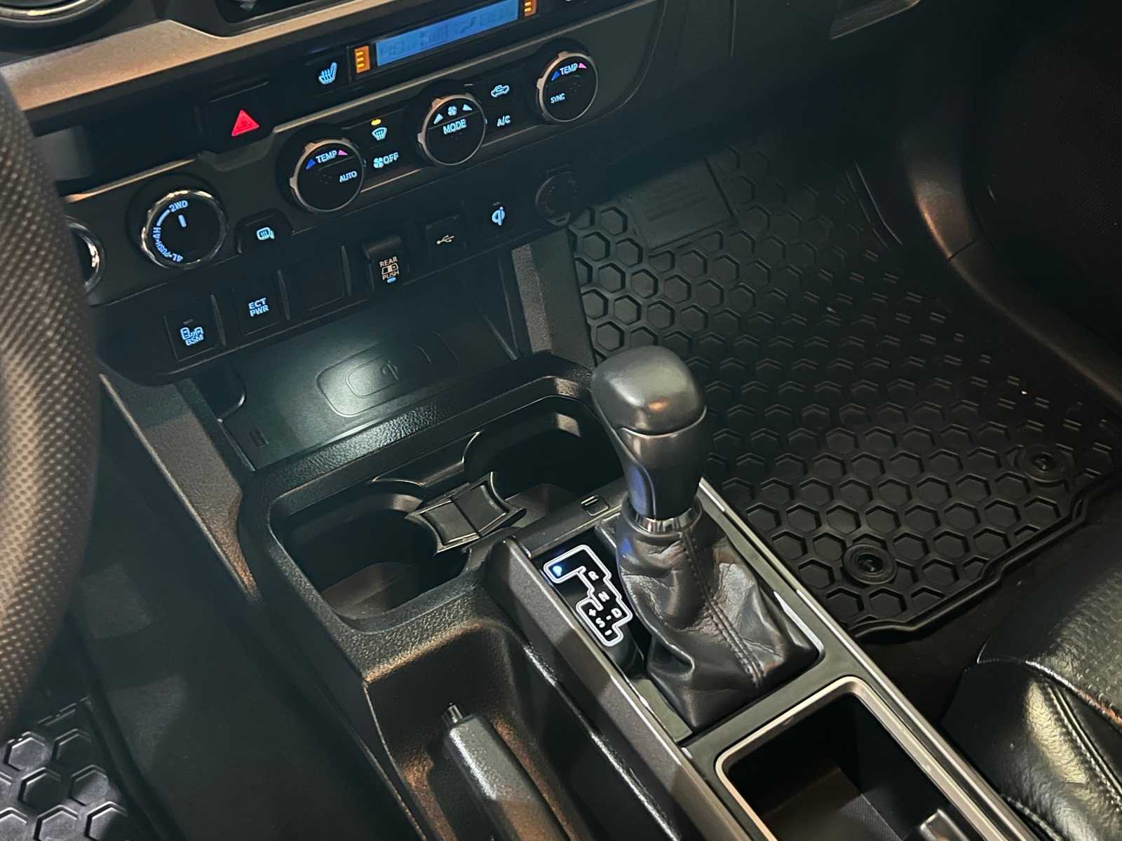 Thumbnail: 2020 Toyota Tacoma - 23