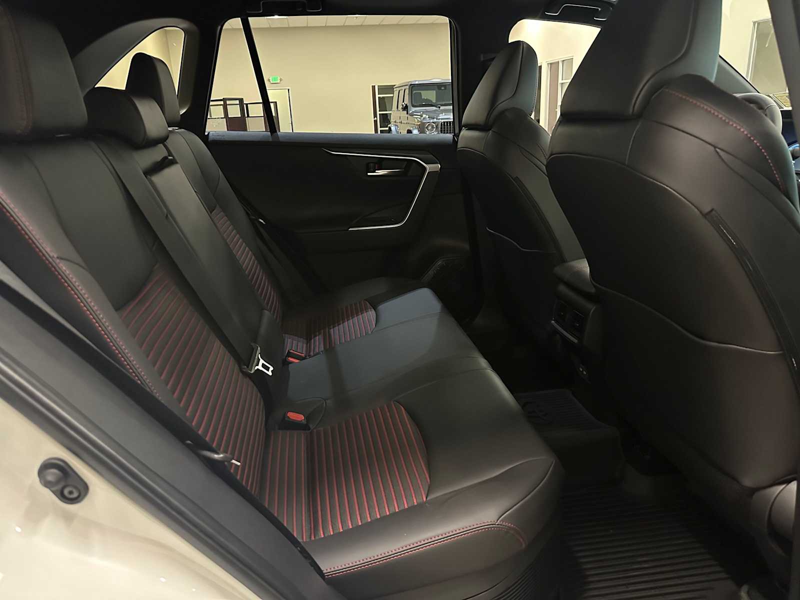 Thumbnail: 2025 Toyota RAV4 - 27