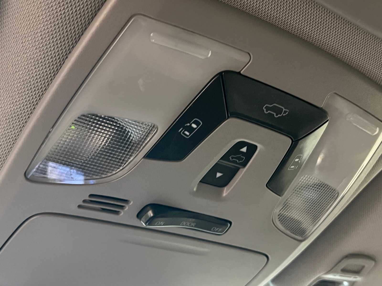 Thumbnail: 2015 Toyota Sienna - 27