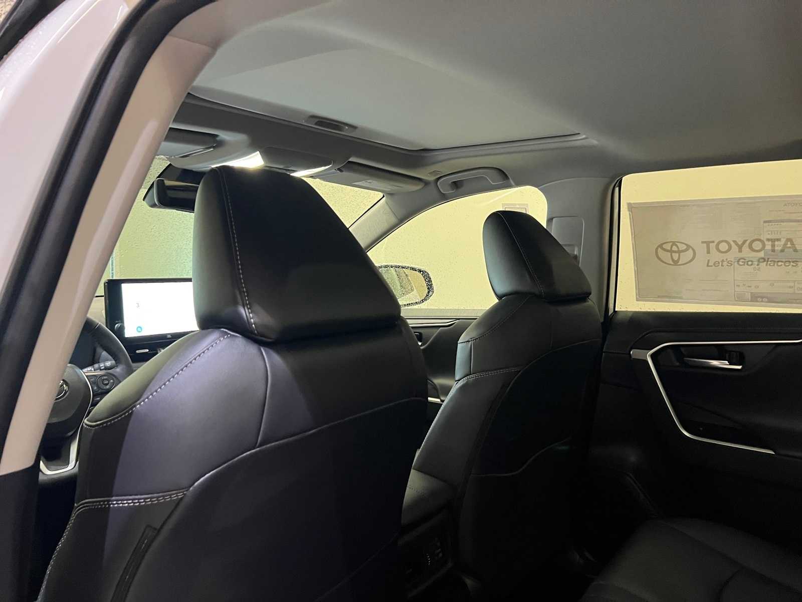 Thumbnail: 2025 Toyota RAV4 - 12