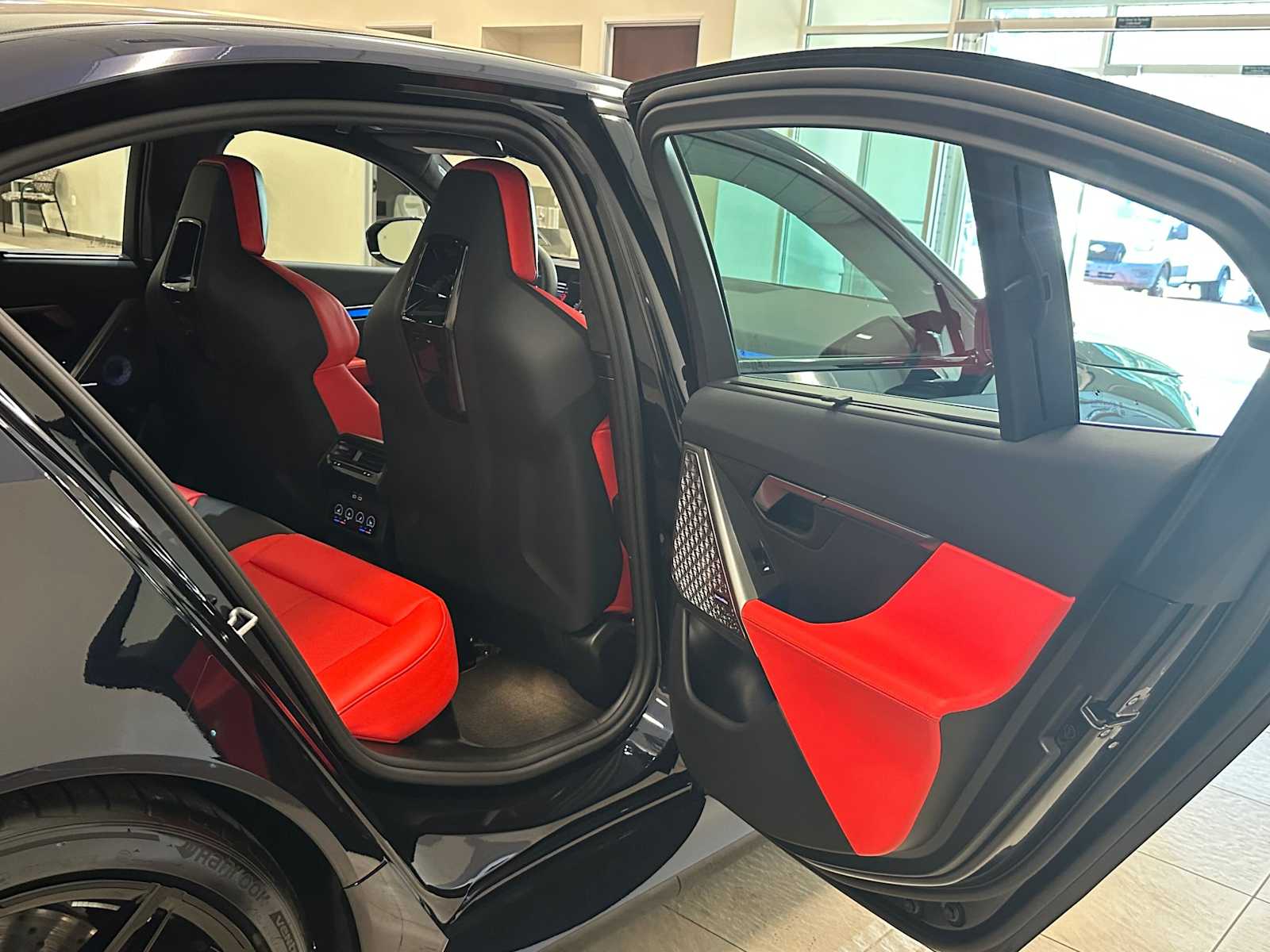 Thumbnail: 2025 BMW M5 - 26