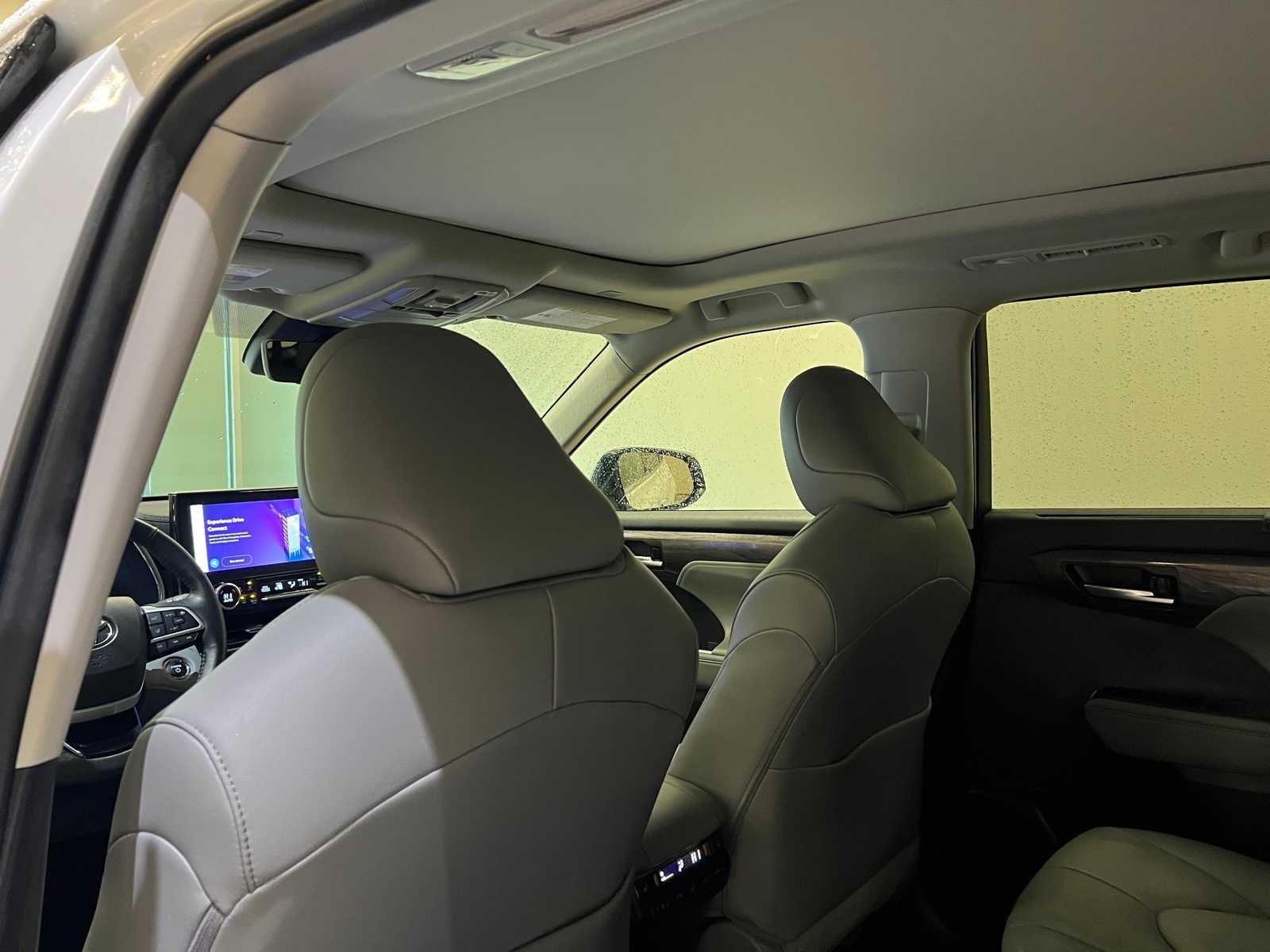 Thumbnail: 2023 Toyota Highlander - 12