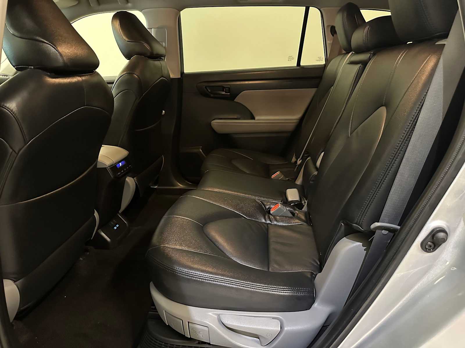 Thumbnail: 2022 Toyota Highlander - 22