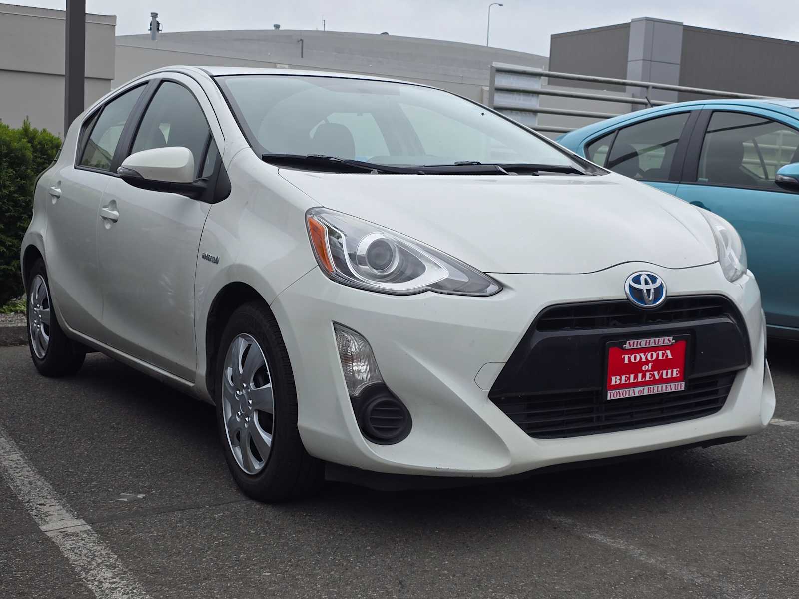 Thumbnail: 2015 Toyota Prius c - 3