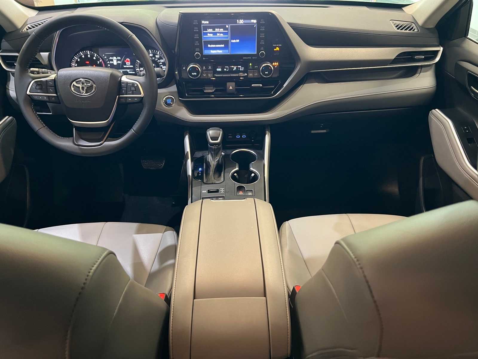 Thumbnail: 2022 Toyota Highlander - 10