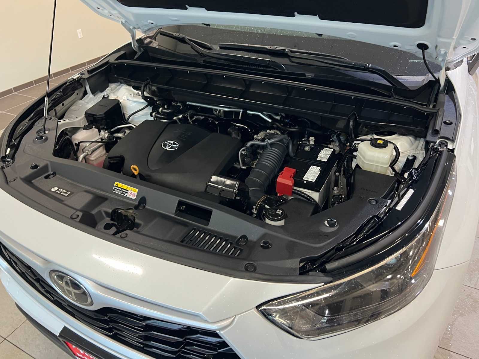 Thumbnail: 2022 Toyota Highlander - 9