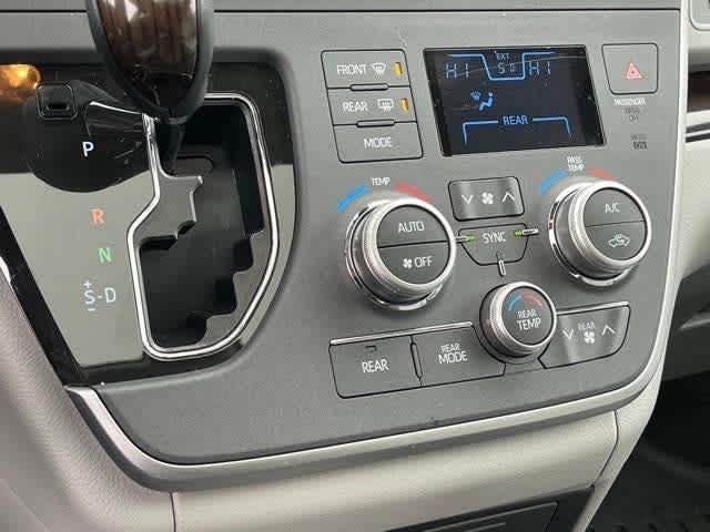 Thumbnail: 2020 Toyota Sienna - 30