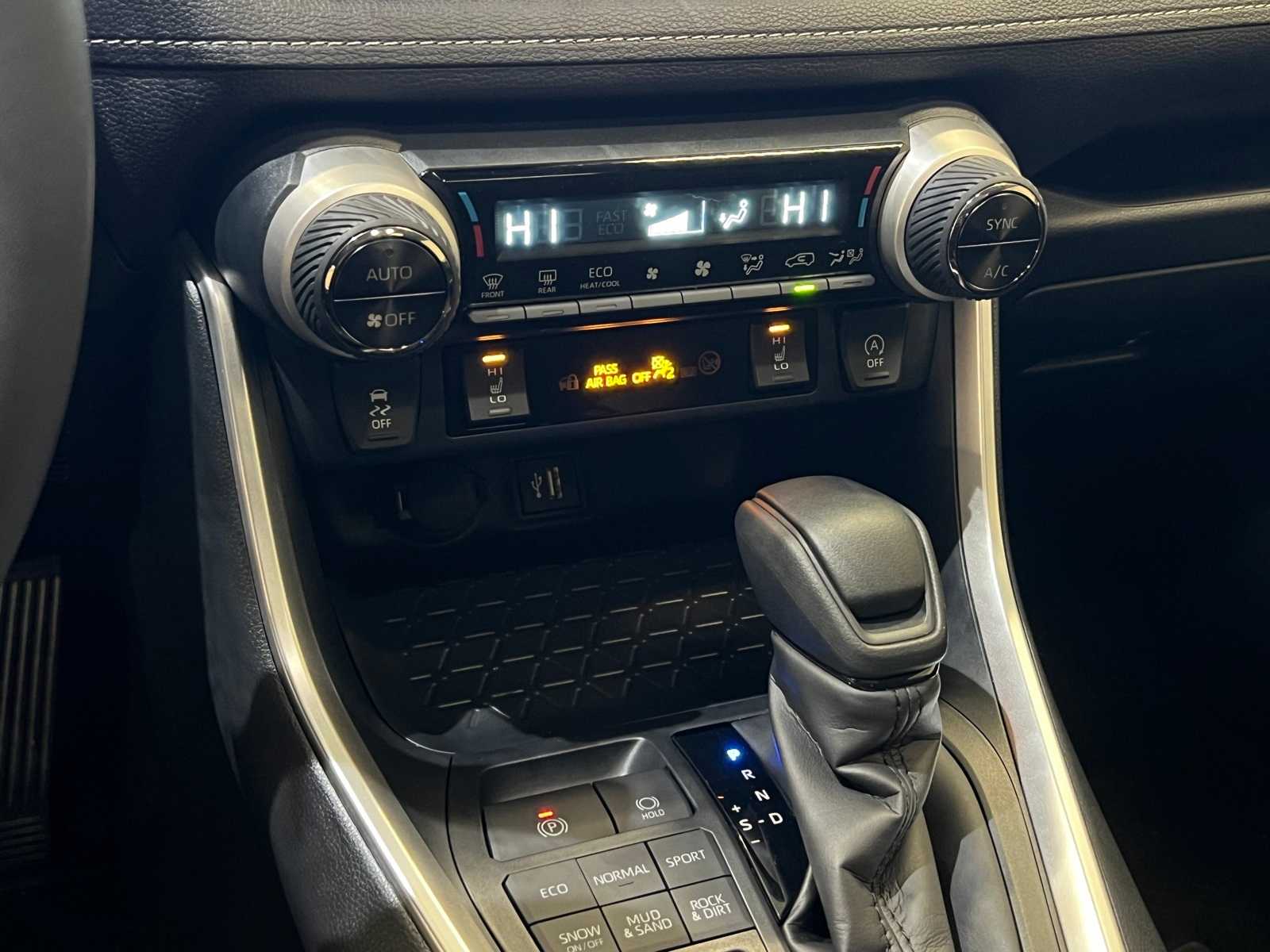 Thumbnail: 2025 Toyota RAV4 - 24