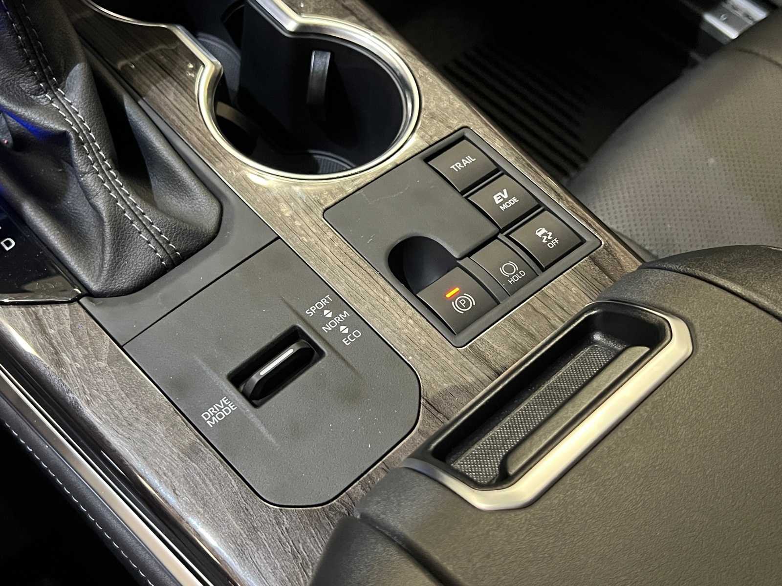 Thumbnail: 2025 Toyota Highlander - 23