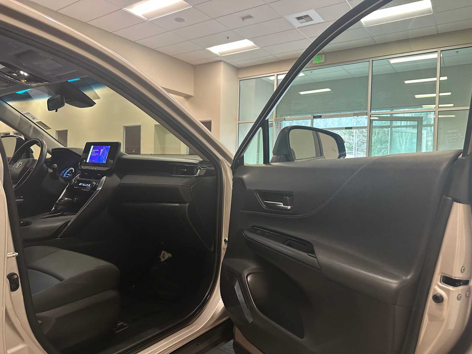 Thumbnail: 2024 Toyota Venza - 28